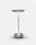 Lampe sans fil argent rechargeable – modèle Liri par Korven Studio.