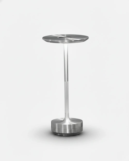 Lampe sans fil argent rechargeable – modèle Liri par Korven Studio.